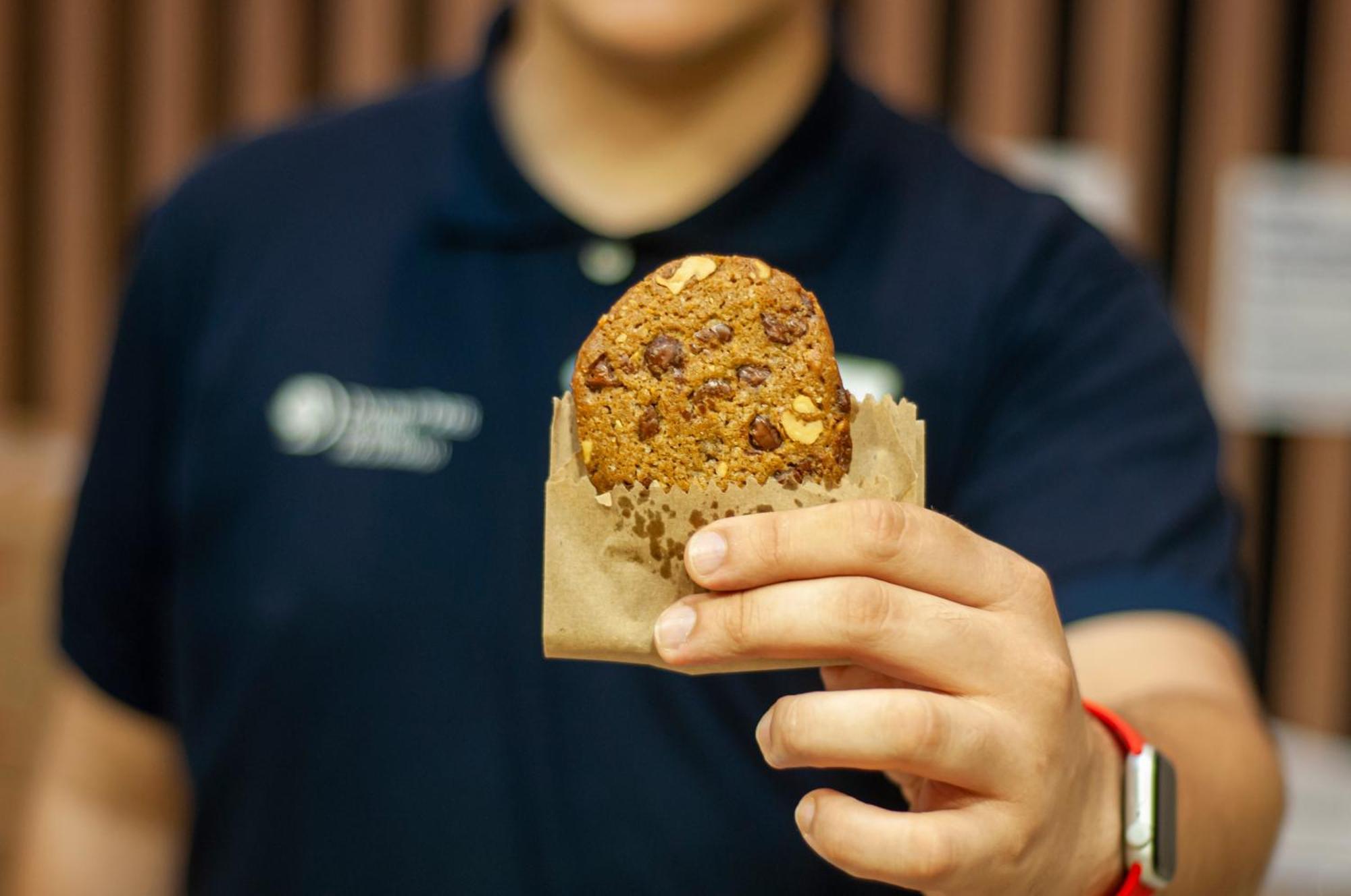Doubletree By Hilton - Resort - Foz Do Iguacu Ngoại thất bức ảnh A Starbucks employee holding a muffin